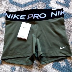 NWT Nike Pro 3” shorts